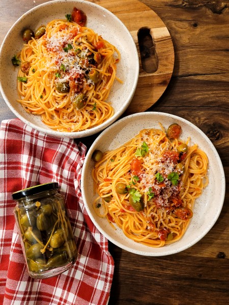 foodblog-spaghetti-puttanesca-art-by-ellen